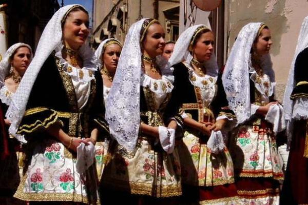 Traditional italian wedding dress