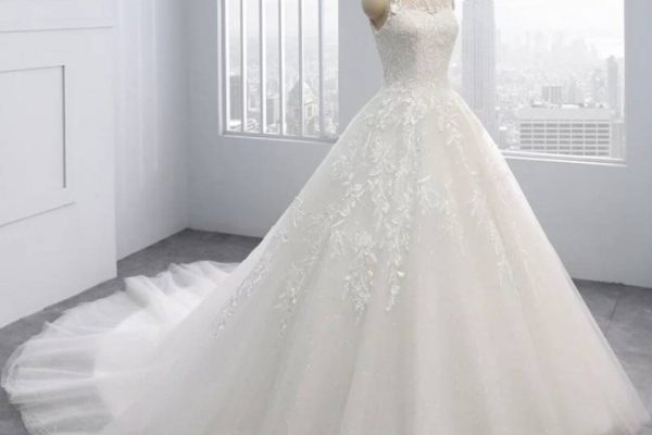 Low back lace wedding dress