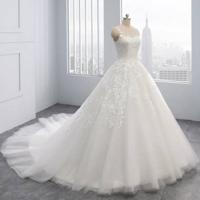 Low back lace wedding dress