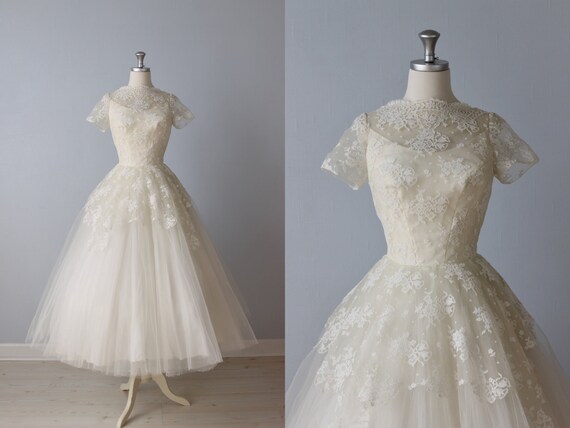 Tea length retro wedding dress